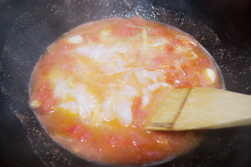 番茄鱼片汤这样做，汤鲜味美，好喝到停不下来