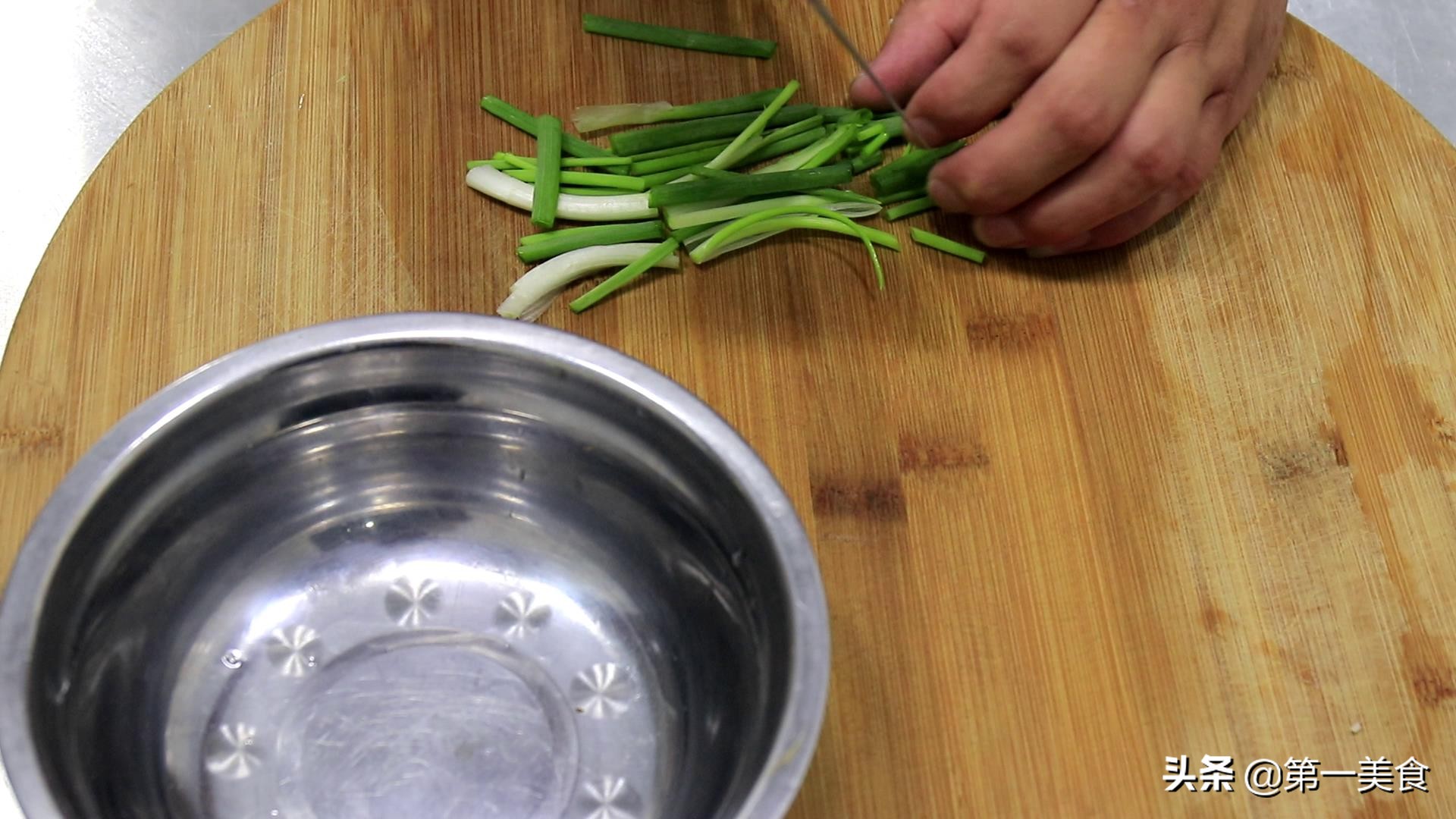 醋溜白菜的家常做法，酸辣开胃做法简单实用，看一遍就能学会