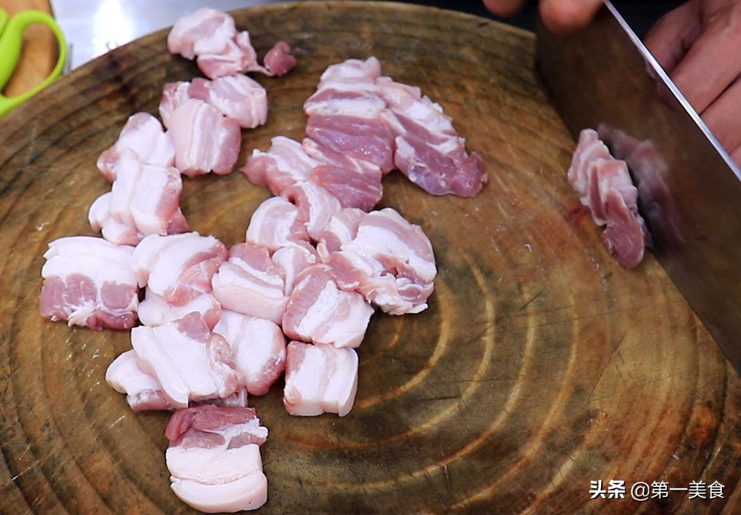 吃不够的猪肉白菜炖粉条，试试厨师长这个做法，肉片鲜嫩入味