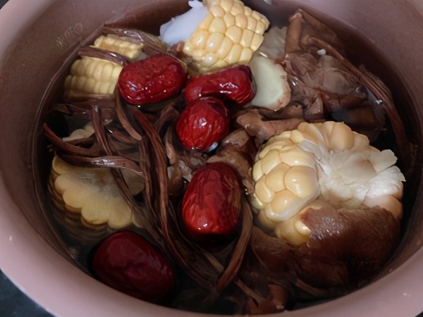 茶树菇煲汤，怎样搭配，味道更鲜美？