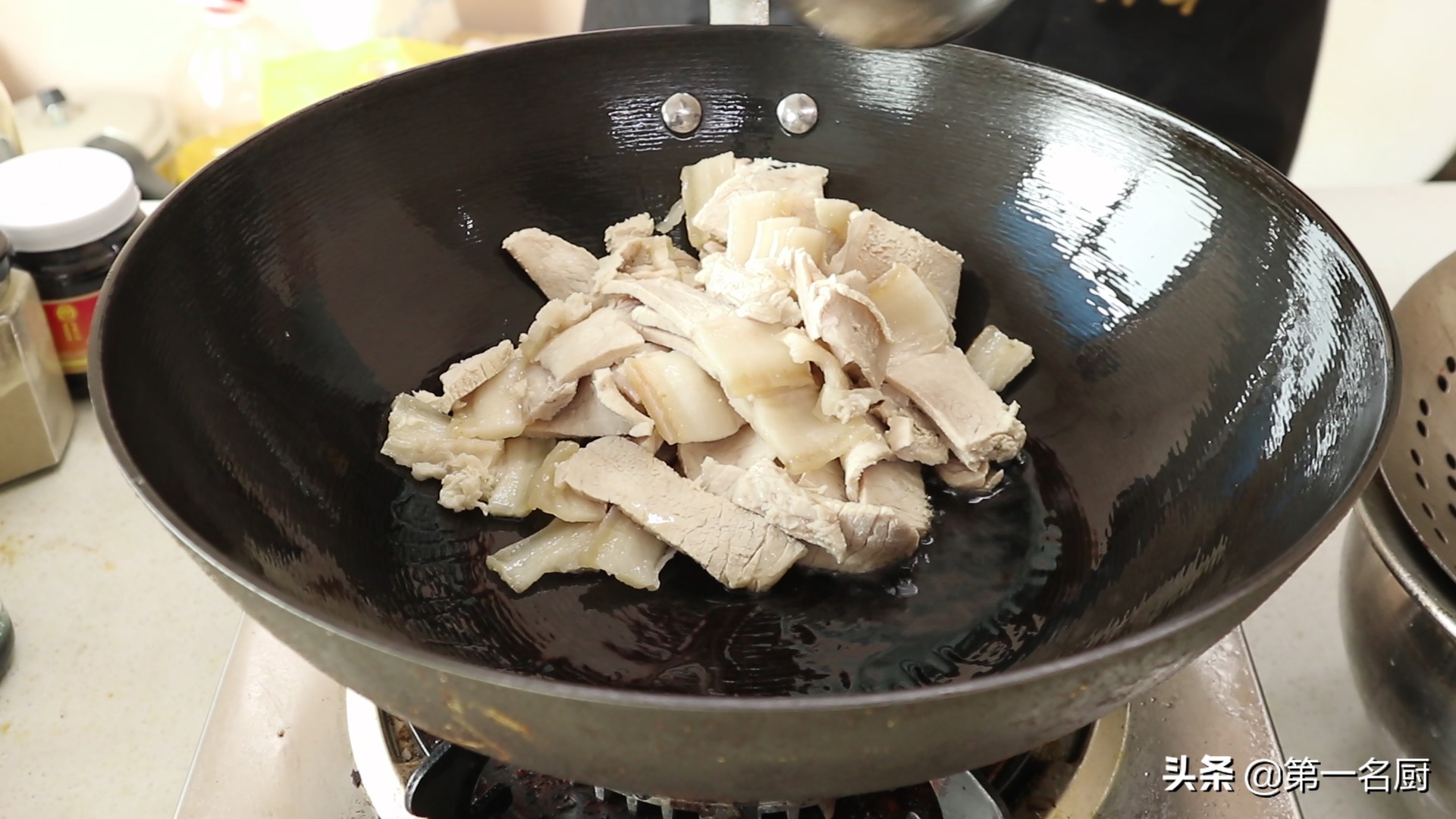 回锅肉怎样做才好吃？大厨分享小技巧，简单营养味道好，下饭神器