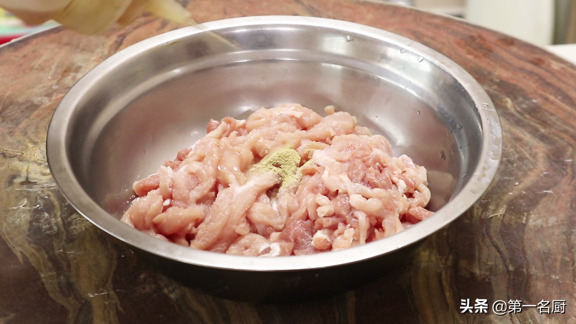 这才是鱼香肉丝的家常做法，开胃解馋超下饭，上桌连汤汁都不剩