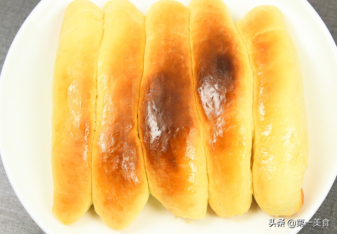 最简单实用的家常烤面包，记住这1个关键，暄软蓬松，金黄美味
