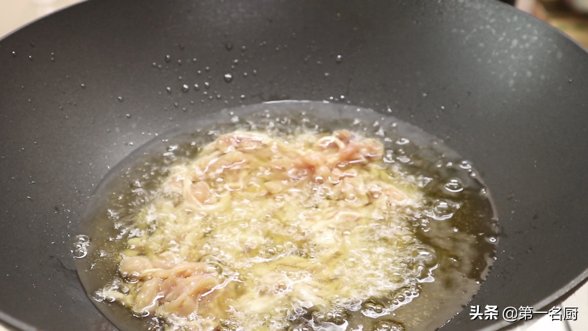 这才是鱼香肉丝的家常做法，开胃解馋超下饭，上桌连汤汁都不剩