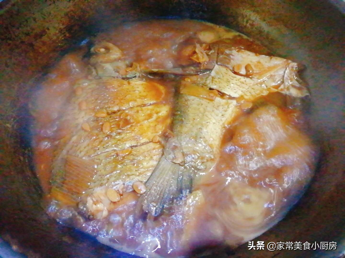 千滚豆腐万滚鱼，酱烧武昌鱼的家常做法，酱香浓郁，鲜美入味