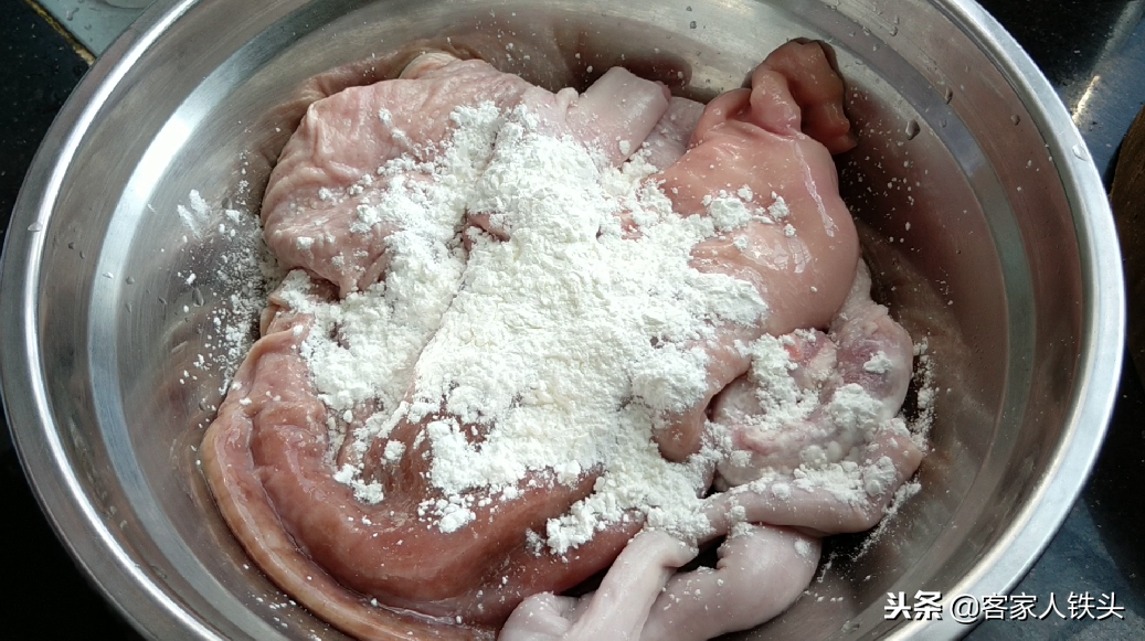 客家正宗猪肚煲鸡做法，汤美肉滑关键这一步，天冷吃一碗营养暖身