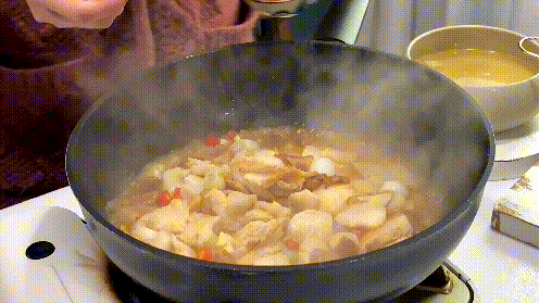 猴头菇学会这么做，一点苦味都没有，干锅实时加热吃，很适合冬天