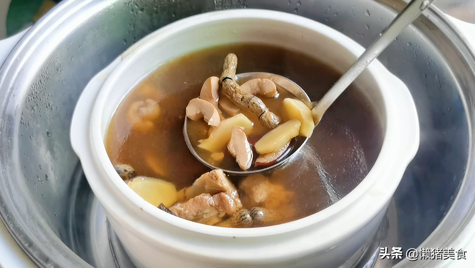 猪腰汤的做法 不仅营养滋补而且还可以增强身体的免疫力，现在看看这道汤水是怎么做的吧！