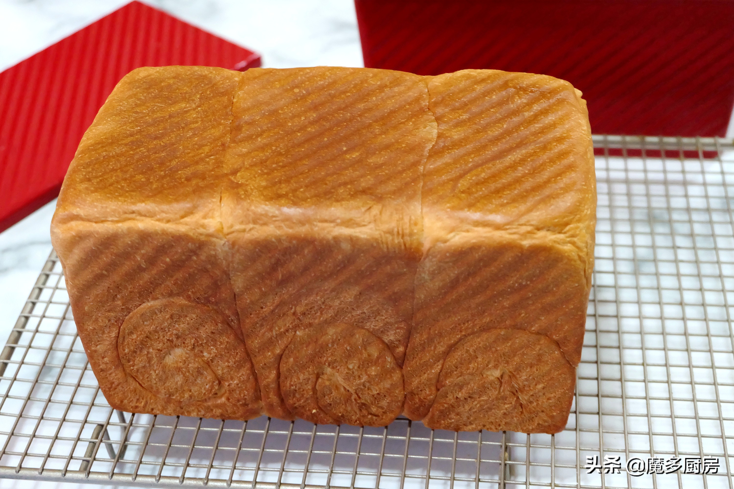 在家做面包并不难，两款健康美味吐司面包做法分享，柔软拉丝好吃