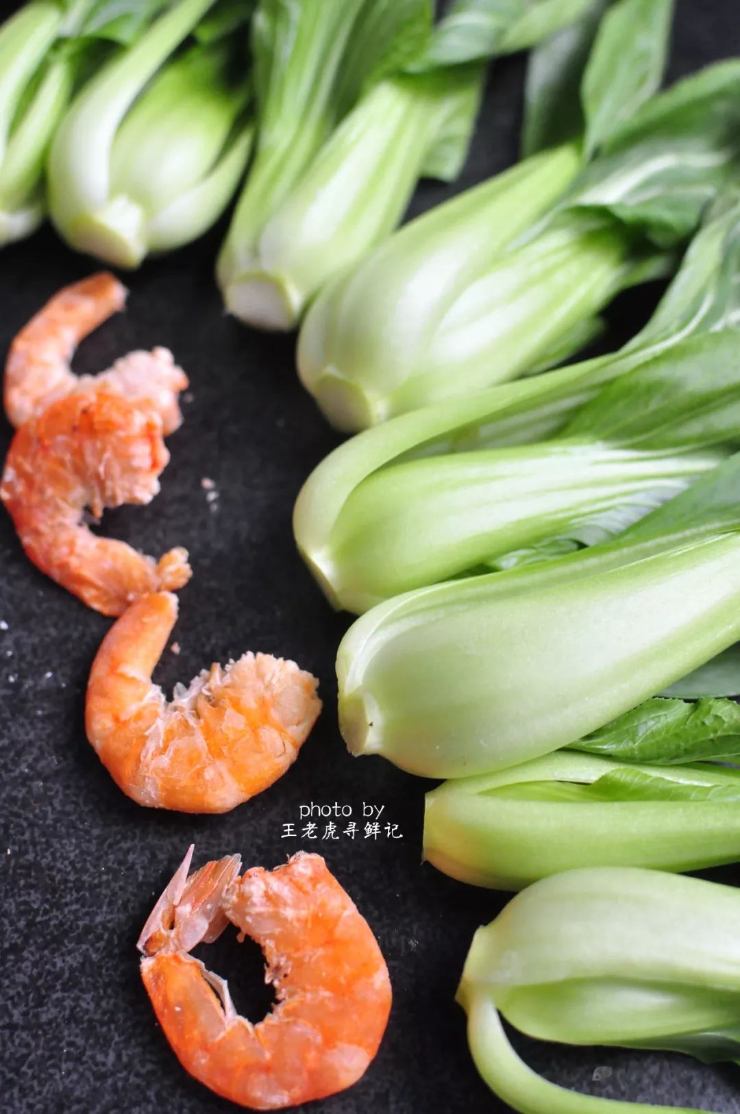 冬日里，一碗海米油菜的绿肥红瘦，虾鲜菜美