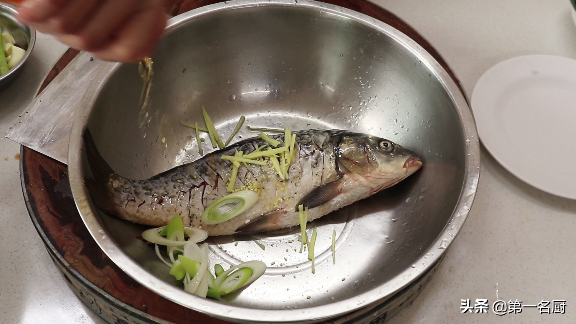 “家常糖醋鱼”怎么做才好吃？大厨如此巧妙的做法，新手一学就会