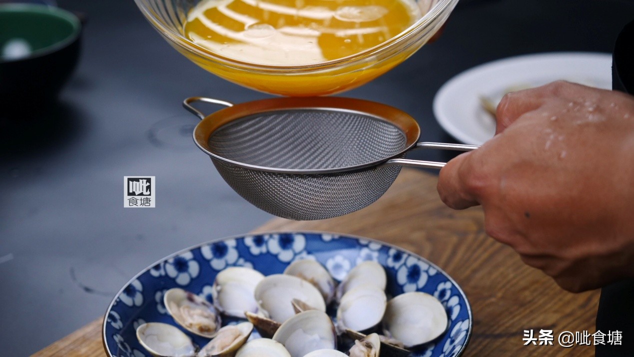 文蛤蒸蛋如何蛤肉鲜香，蛋羹滑嫩无气孔，只需掌握这几个技巧