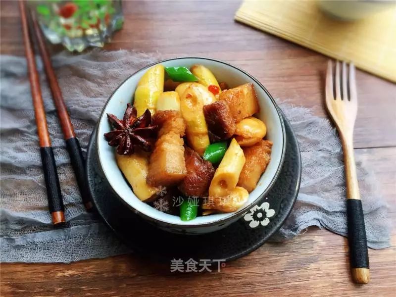 芸豆笋子红烧肉：荤素结合，好吃又下饭！
