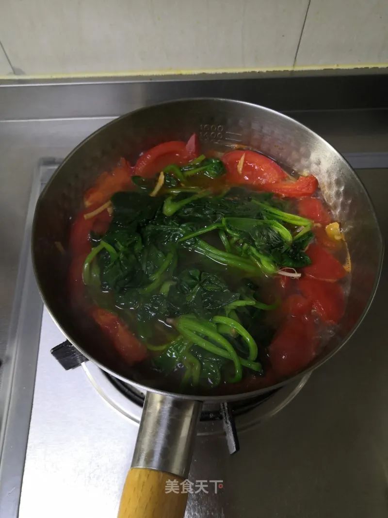 猪肝菠菜番茄汤：鲜嫩好吃无腥味，营养满满
