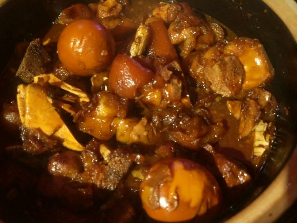 猪脚姜的做法 大多数人对猪脚姜的印象应该是这是一道月子菜吧？