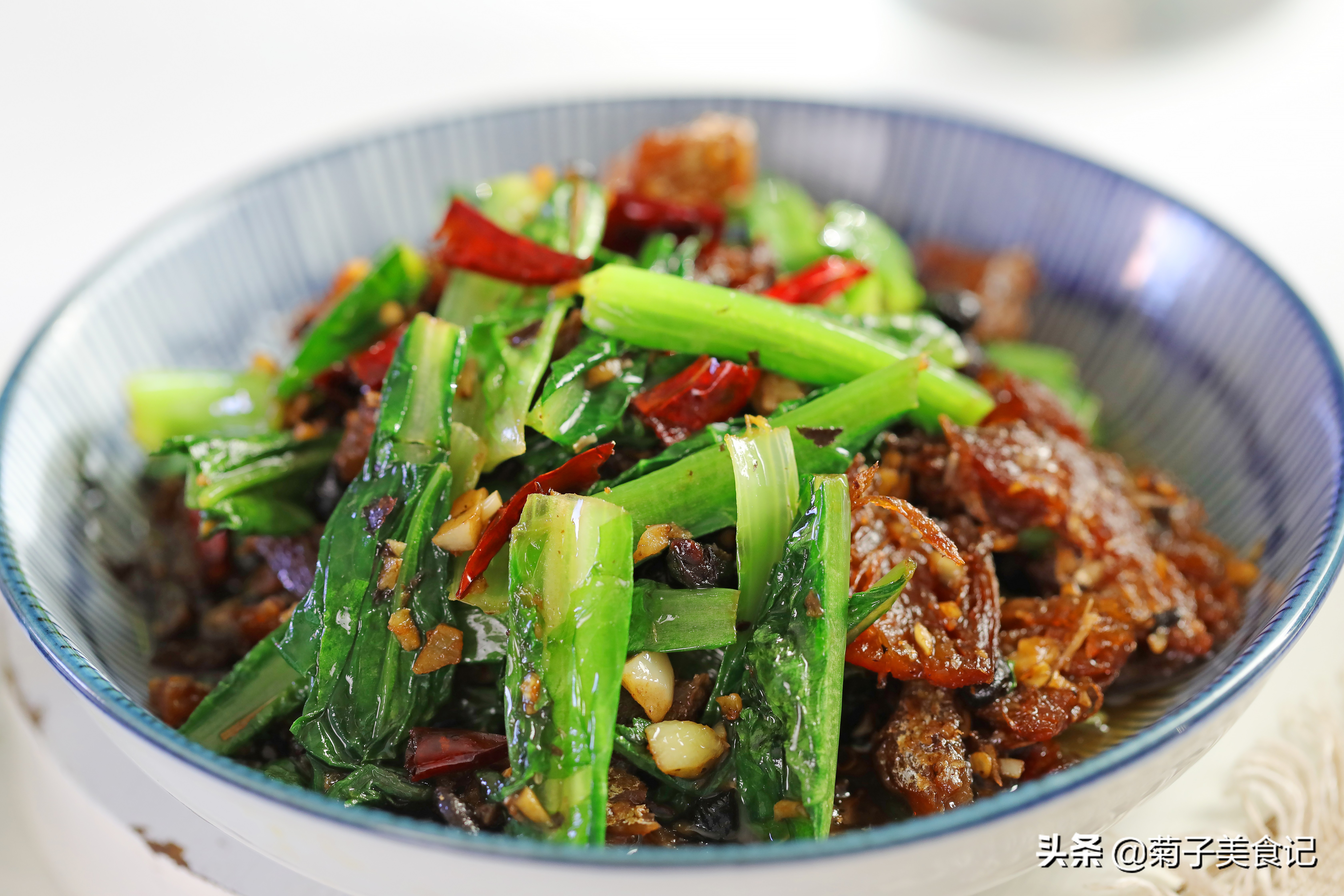 豆豉鲮鱼油麦菜这样做，脆嫩爽口，咸香开胃，不愧为粤菜传统美食