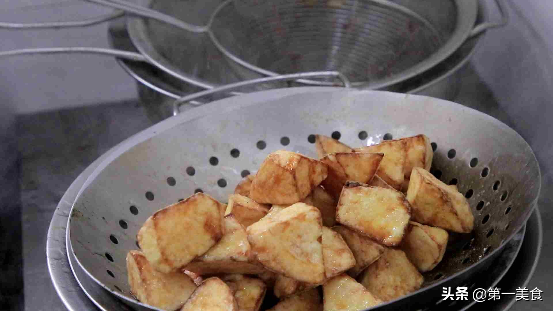 厨师长教你拔丝红薯做法，步骤清晰简单，绝对让你一次就能成功