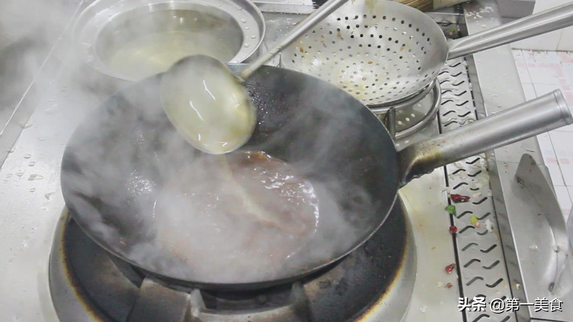 红烧猪蹄这样做，肥而不腻Q弹软糯，色香味俱全，出锅连汤都不剩