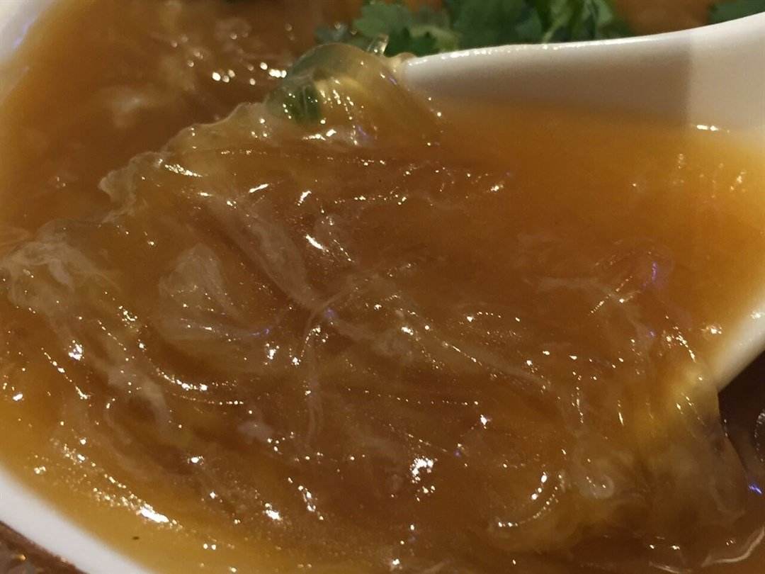 清淡可口的清汤鱼翅，吃起来咸香鲜嫩，而且还能够开胃