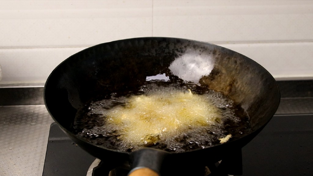 炸萝卜丸子，用面粉还是淀粉？大厨教你正确做法，焦香酥脆又好吃
