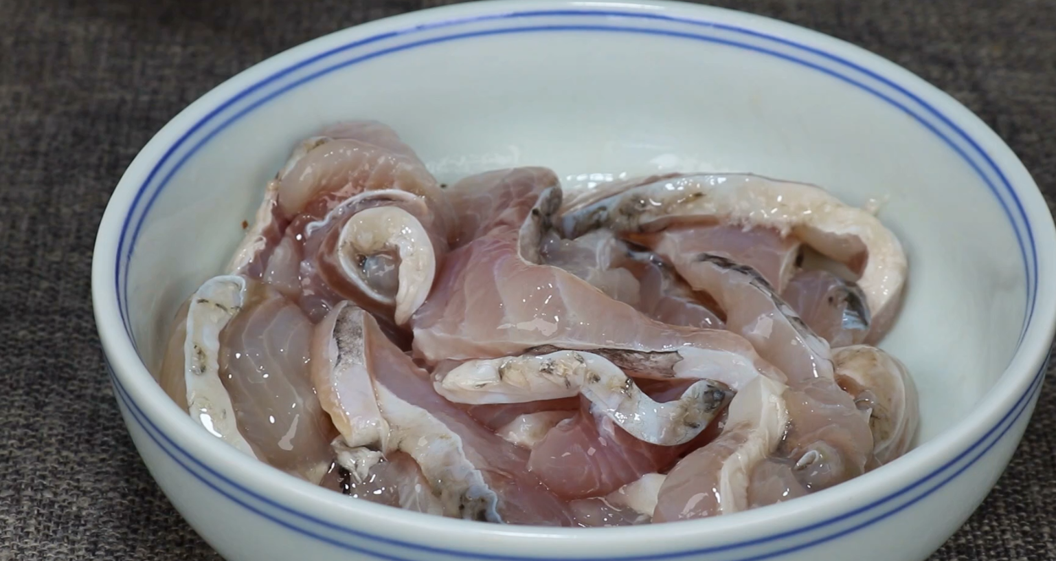 汤汁浓白，鱼片鲜嫩无腥味的酸菜鱼正宗做法