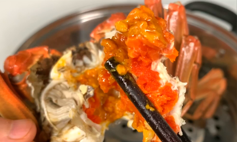 蒸大闸蟹时，最忌直接上锅蒸，多加这一步，螃蟹鲜嫩入味不流黄