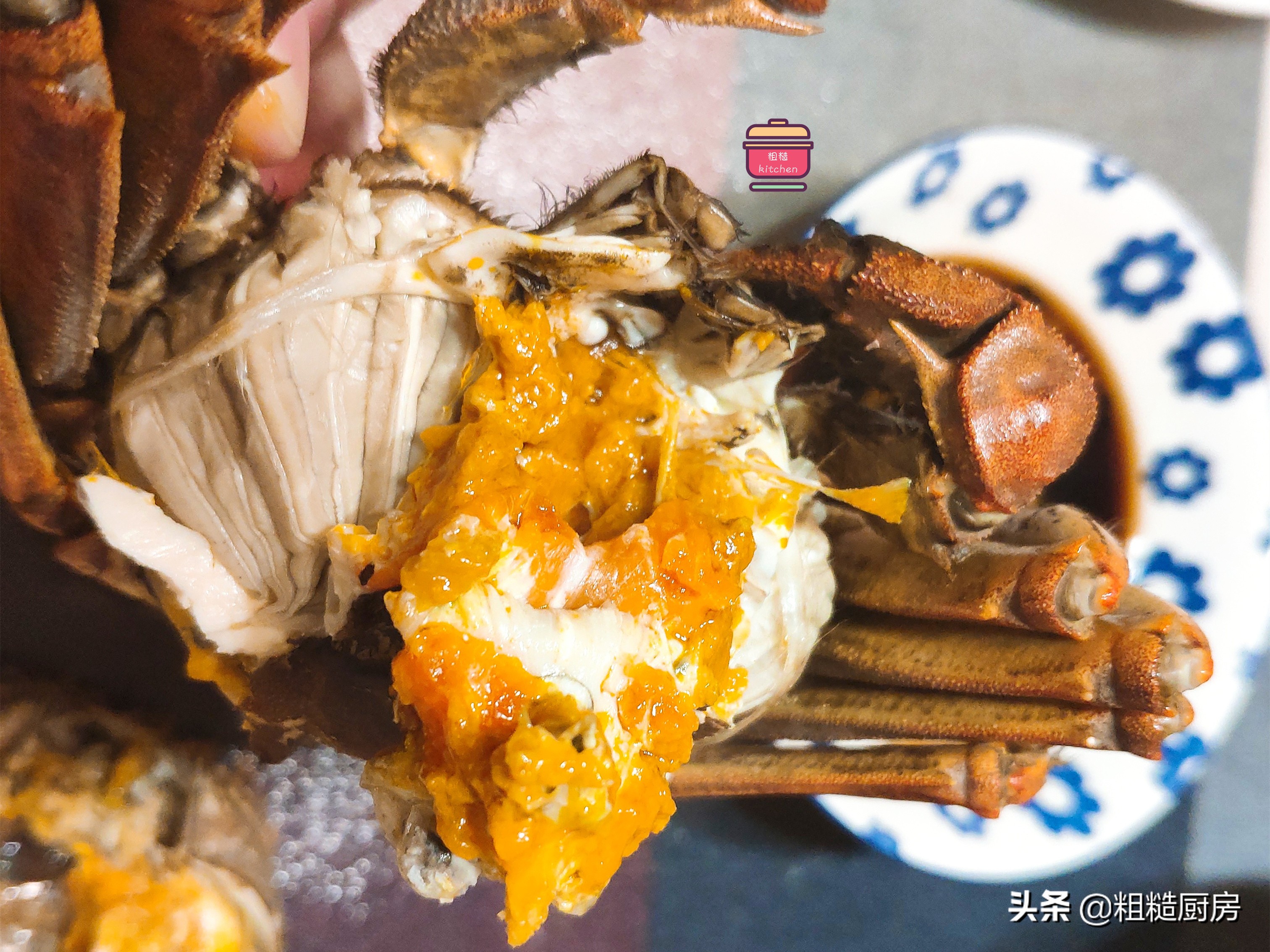 中秋节快到了，记得把大闸蟹端上桌，这样做不掉爪，不流黄，真香