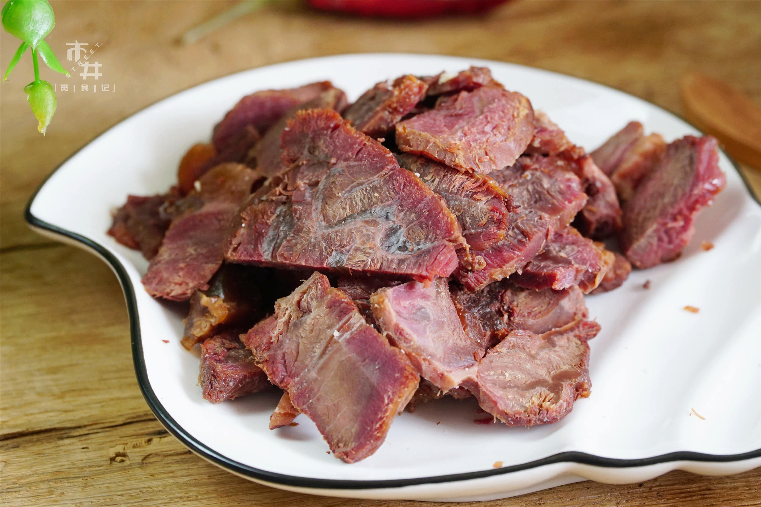 卤牛肉的做法大全 对牛腱子肉这种韧劲十足的肉来说，似乎唯一合适的做法就是卤了！
