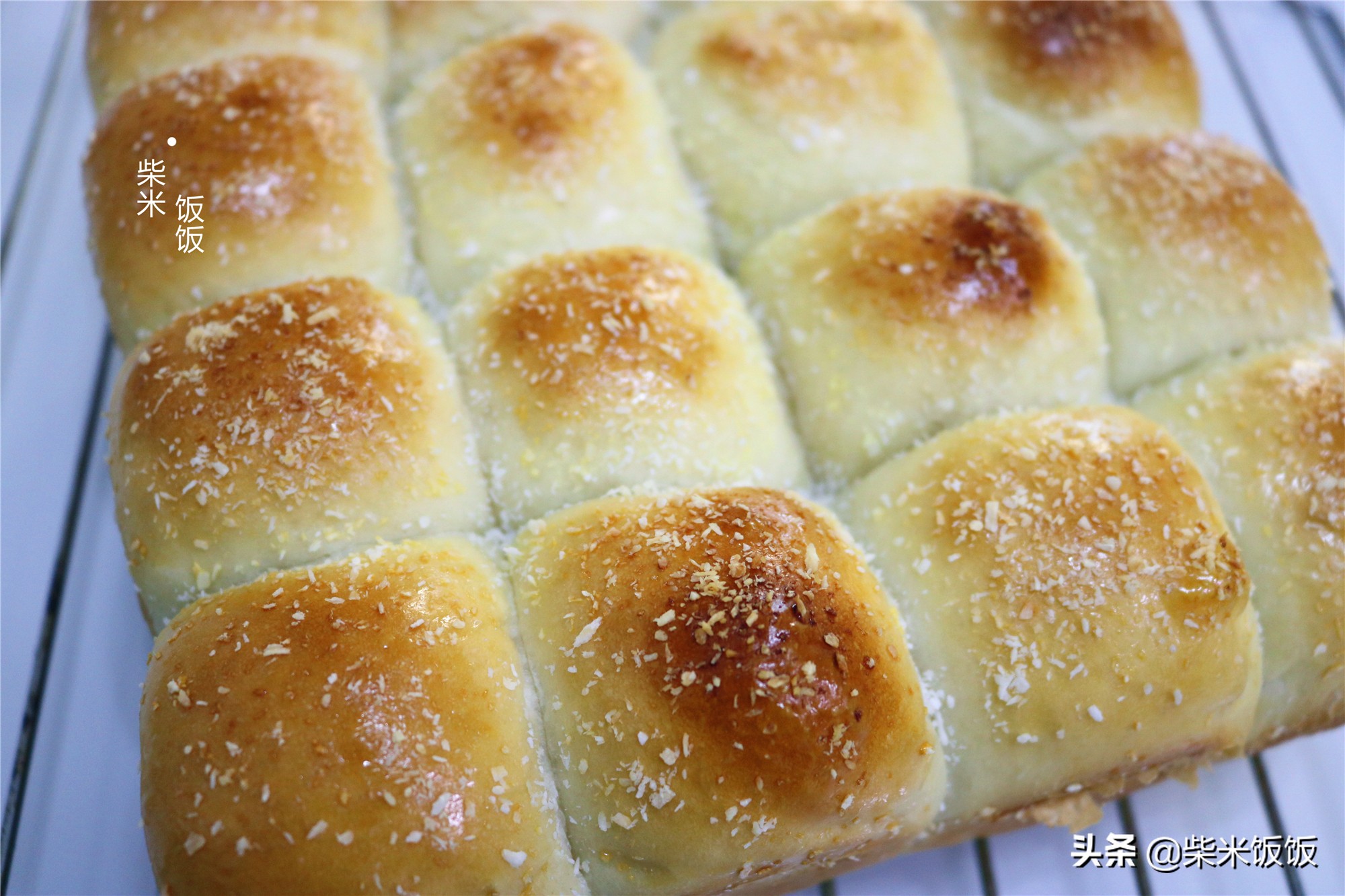 做法最简单的面包，只需普通食材，柔软香甜，适合在家做