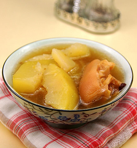 木瓜猪脚汤的做法，不油腻又保留猪蹄的鲜美，产后多喝宝宝长得好