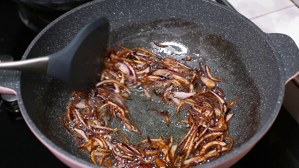 大厨教你葱香鱼火锅，做法简单，鱼肉鲜香入味，实在太好吃了