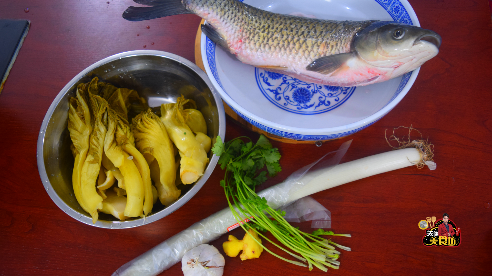 专业大厨教你酸菜鱼正宗做法，肉质滑嫩，酸菜爽口超级下饭