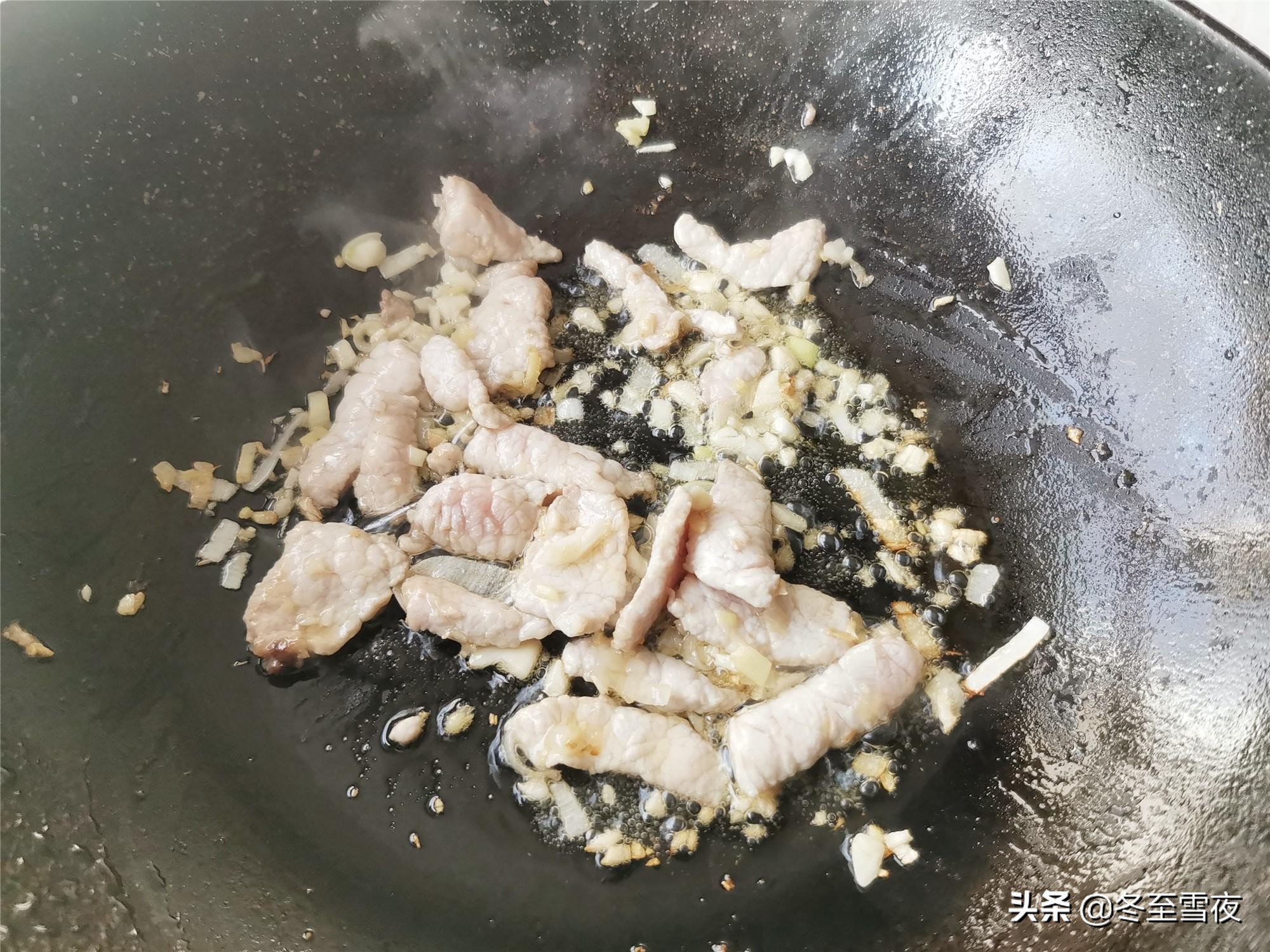 教你做东北家常菜，尖椒干豆腐嫩滑的小技巧，只需多做这一步