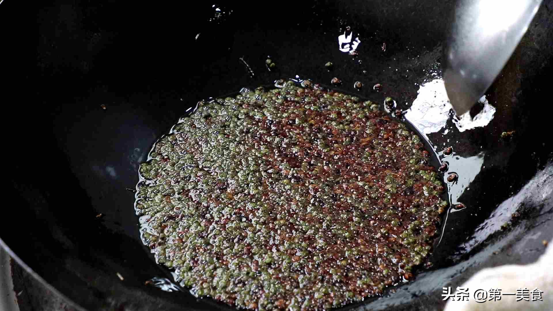 一把花椒，一把麻椒，厨师长详细讲解如何炼制麻椒油，鲜香四溢
