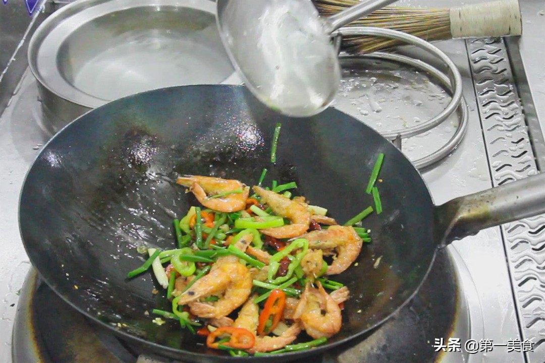教你香辣虾家常做法，味道麻辣鲜香，步骤详细，超级下饭