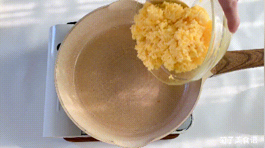 黄金蛋炒饭怎么做？粒粒分明，色泽金黄，10分钟开吃