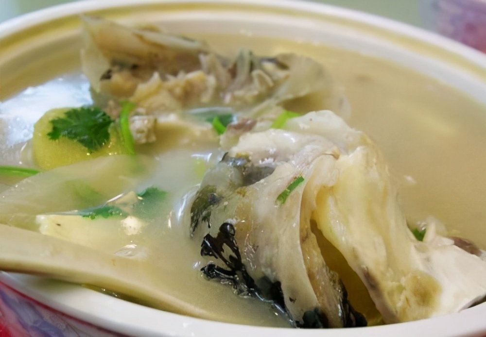 汤汁浓白、营养丰富，鱼头豆腐汤的做法