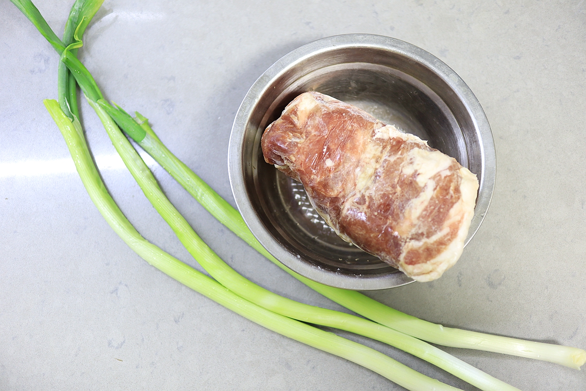 肉片又薄又香，香喷喷、耐人寻味的葱爆羊肉