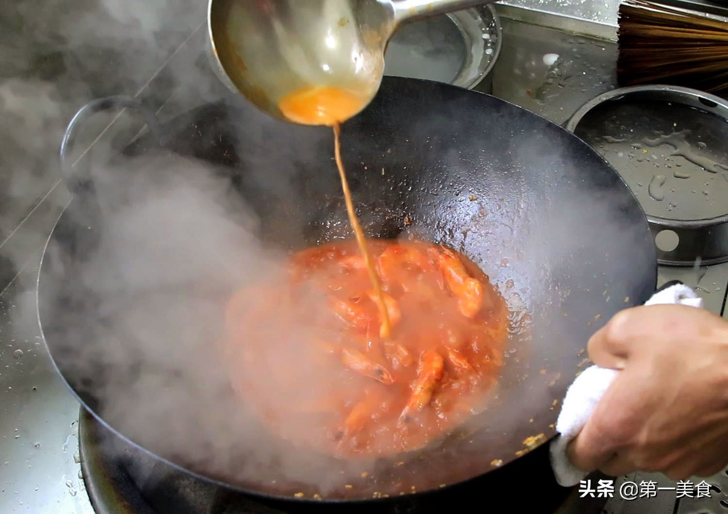 茄汁大虾的家常做法，色泽红亮，味道鲜美，解馋又过瘾
