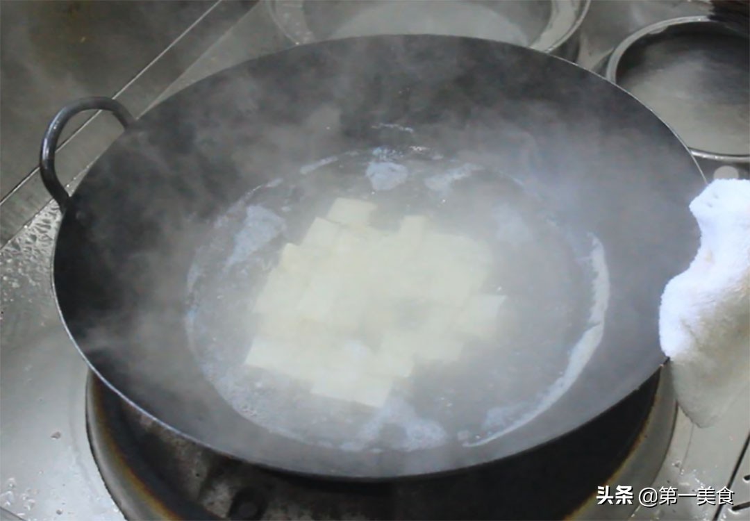 凉拌豆腐怎么做好吃，关键在于料汁，大厨分享秘制配方，香辣爽口