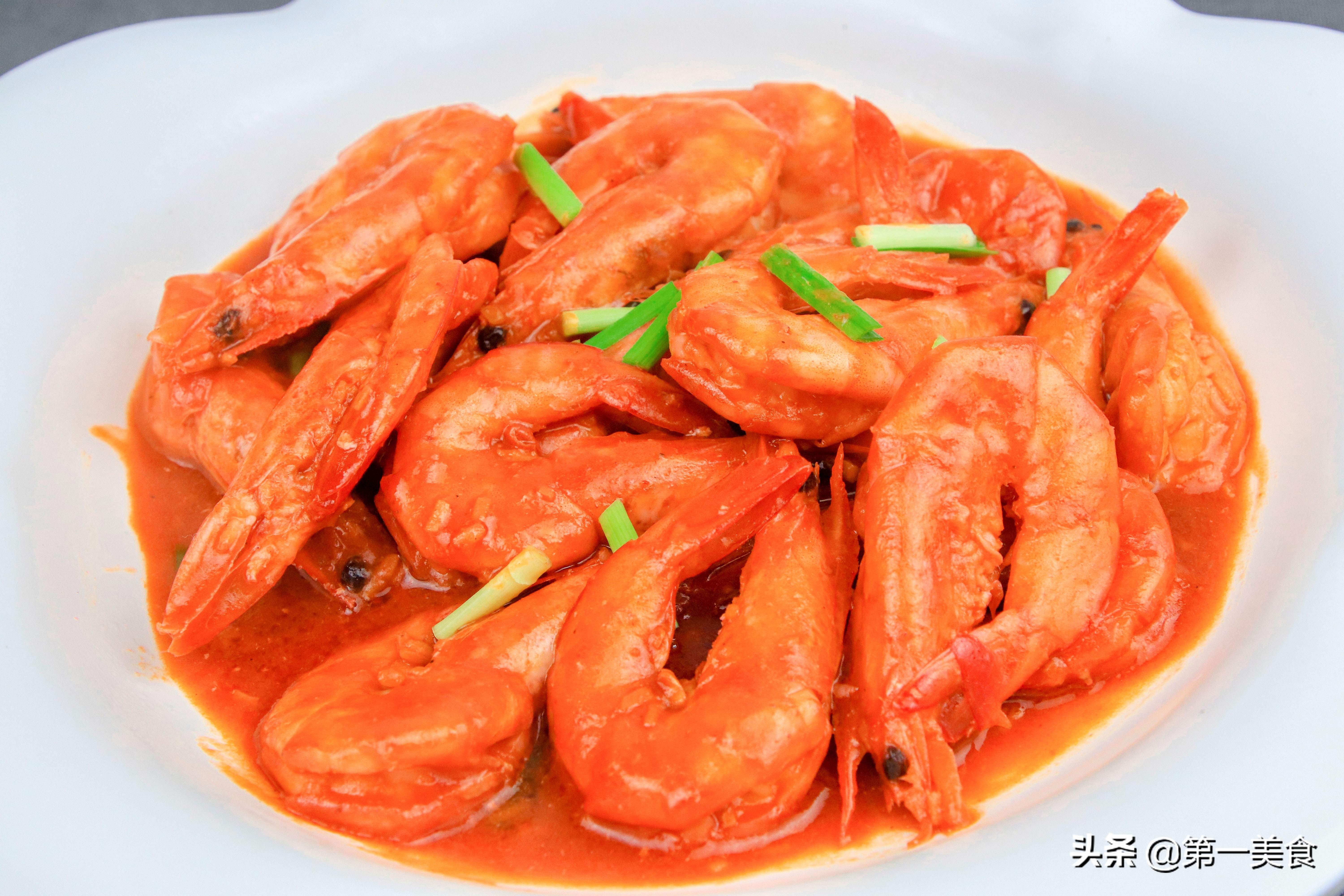 茄汁大虾的家常做法，色泽红亮，味道鲜美，解馋又过瘾