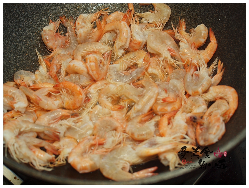 油焖蒜蓉虾，简单易做，但好吃得连虾壳舍不得浪费
