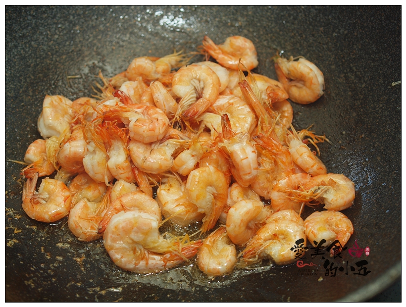 油焖蒜蓉虾，简单易做，但好吃得连虾壳舍不得浪费