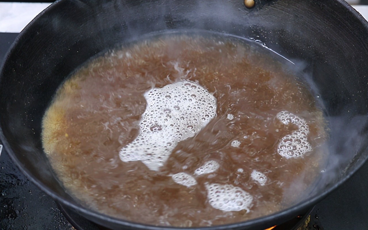 天气转凉，来碗暖和开胃的酸辣汤，做法简单，酸辣爽口很过瘾
