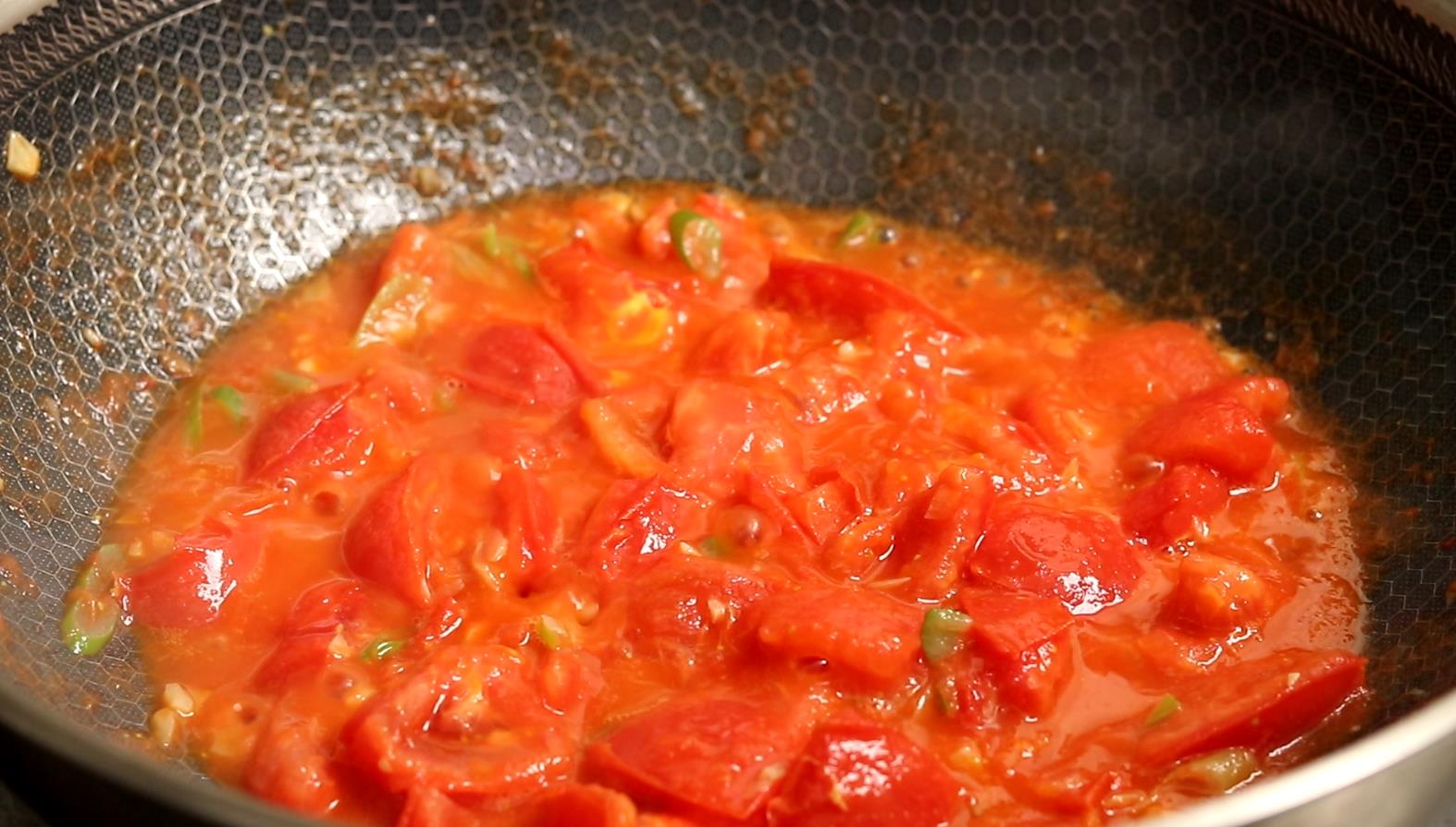 为啥饭店的西红柿炒鸡蛋那么好吃？原来诀窍这么简单，出锅不够吃