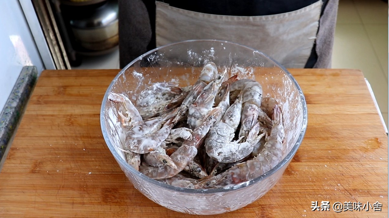 教你在家做椒盐大虾，香酥爽口，做法简单，营养又好吃