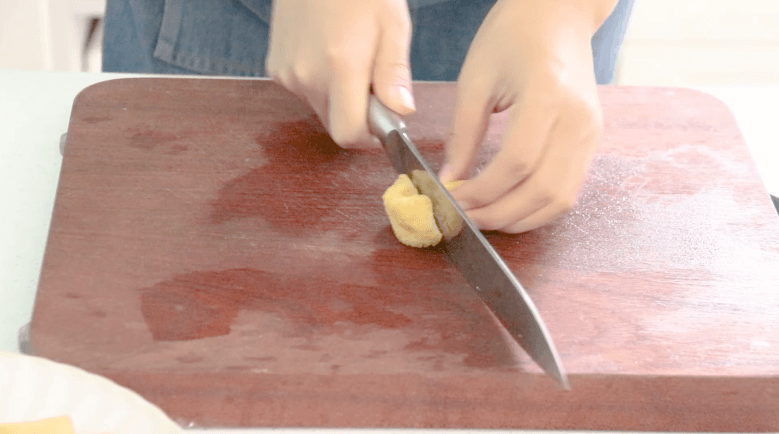 红烧油豆腐家常菜超简单的做法，软而不烂、营养美味、只需四步