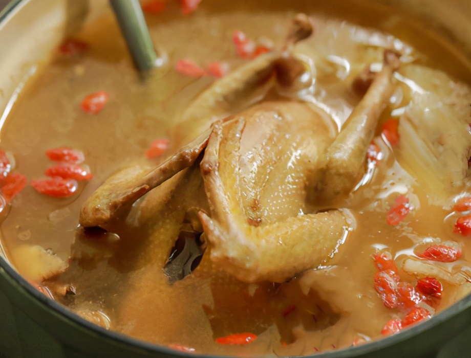 汤鲜肉嫩营养高，鸽子汤的正确做法