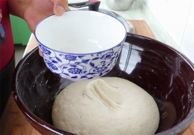 教你在家做千层葱花饼，做出来葱香味十足，层层酥脆，太香了