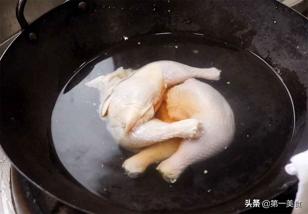 葱油手撕鸡家常做法，做一次就能成功，原汁原味，肉鲜味美又好吃